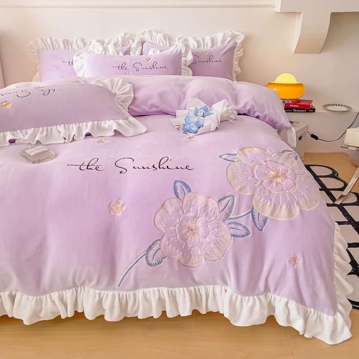 91家纺网 家纺一手货源 找家纺 凯美家居 2023新款牛奶绒刺绣四件套 浪漫花语 浅紫