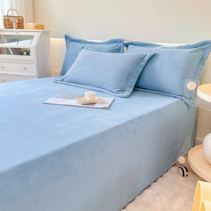 91家纺网 家纺一手货源 找家纺 2023年新款多功能毛毯牛奶绒床单三件套 摩登蓝