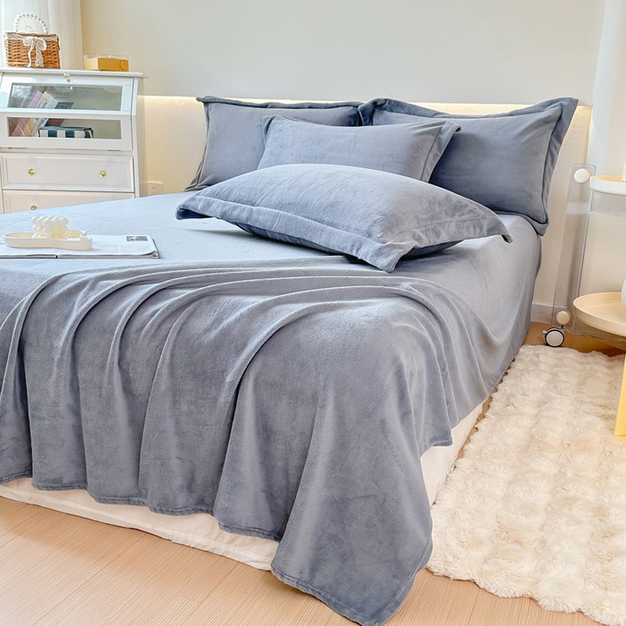 91家纺网 家纺一手货源 找家纺 2023年新款多功能毛毯牛奶绒床单三件套 星际灰