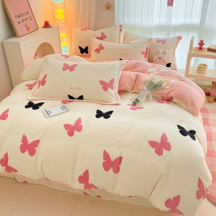 91家纺网 家纺一手货源 找家纺 呗旺鹿 2023新款加厚高克重印花牛奶绒四件套直播爆款 蝴蝶梦