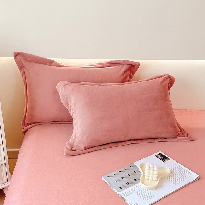 91家纺网 家纺一手货源 找家纺 2023年新款多功能毛毯牛奶绒床单三件套 石榴红