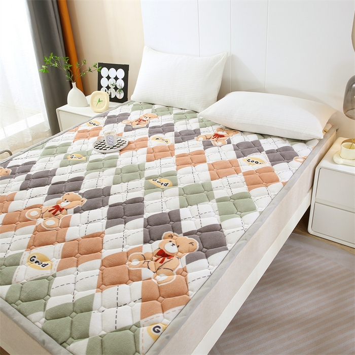 91家纺网 家纺一手货源 找家纺 东宇 2024年新款A类抗菌牛奶绒大床加厚床垫 格子熊