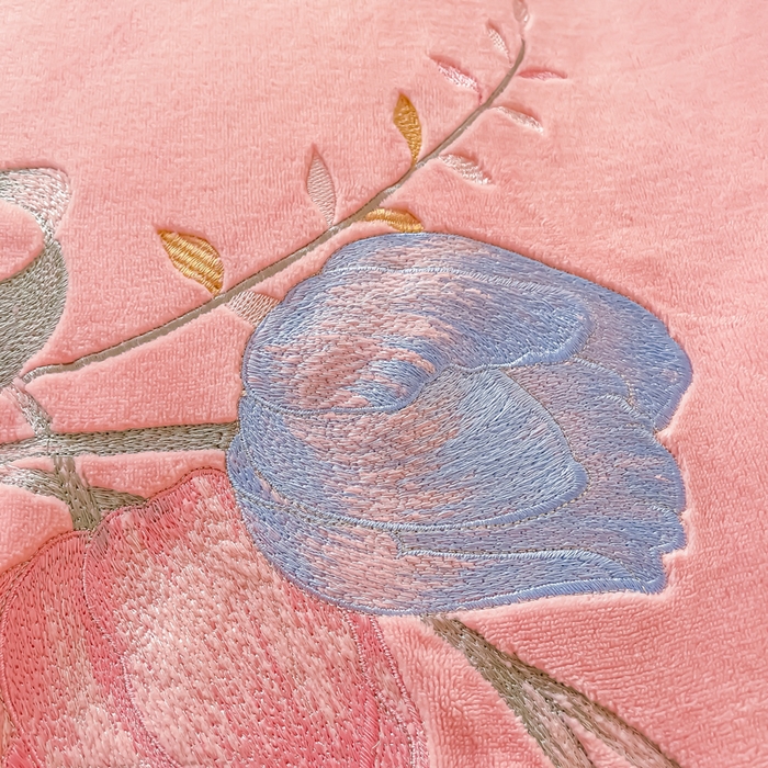 91家纺网 家纺一手货源 找家纺 凯美家居 2023新款牛奶绒刺绣四件套 温婉 粉玉