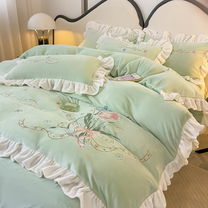 91家纺网 家纺一手货源 找家纺 凯美家居 2023新款牛奶绒刺绣四件套 温婉 嫩绿