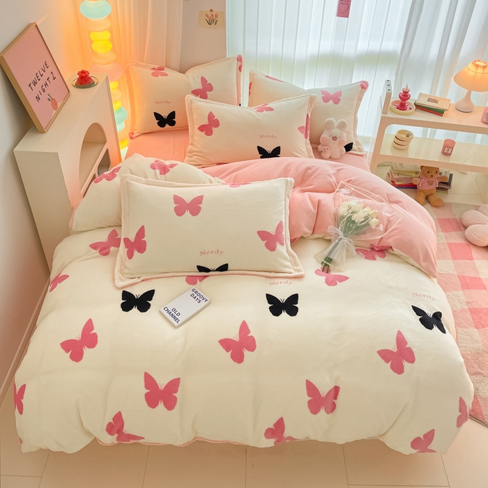 91家纺网 家纺一手货源 找家纺 呗旺鹿 2023新款加厚高克重印花牛奶绒四件套直播爆款 蝴蝶梦