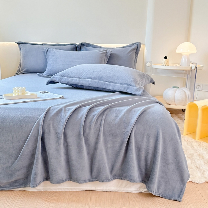 91家纺网 家纺一手货源 找家纺 2023年新款多功能毛毯牛奶绒床单三件套 星际灰