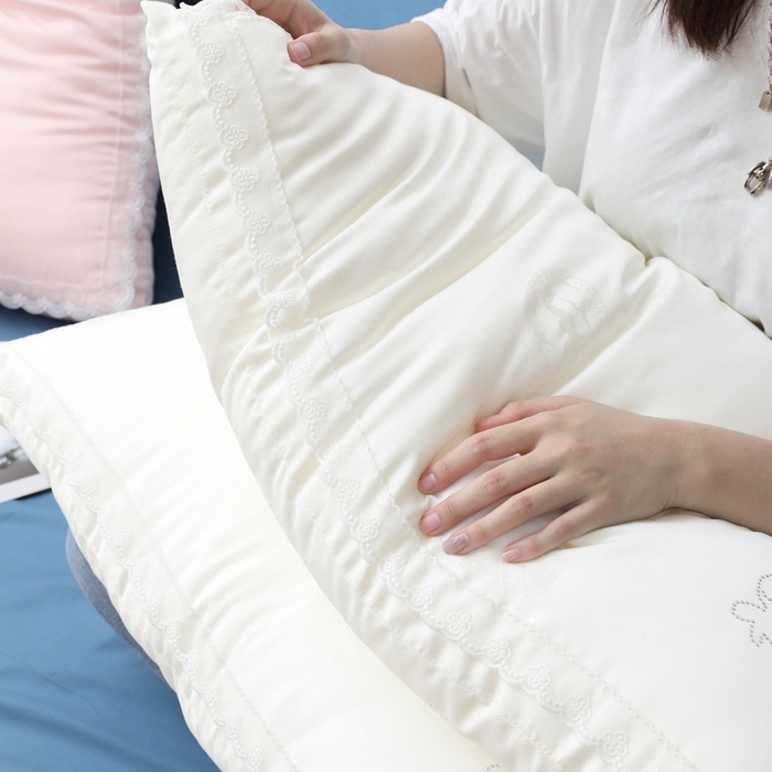 91家纺网 家纺一手货源 找家纺 拾光枕芯 2023新款天丝牛奶蕾丝枕 白色