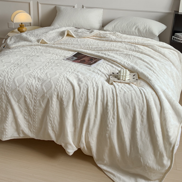 91家纺网 家纺一手货源 找家纺 宜家坊 新款秋冬高克重法莱绒羊羔绒立体剪花纯色多功能毛毯 奶油白