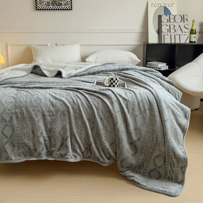 91家纺网 家纺一手货源 找家纺 宜家坊新款秋冬高克重法莱绒羊羔绒立体剪花纯色多功能毛毯 绅士灰