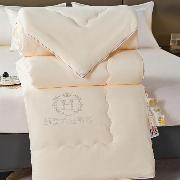 91家纺网 家纺一手货源 找家纺 丽卡家纺  家居馆 2023新款米娜蚕丝子母被 米黄色