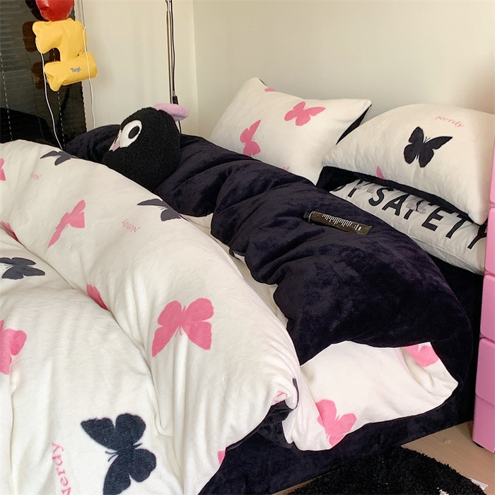 91家纺网 家纺一手货源 找家纺 星期八 2023新款210g双面牛奶绒印花四件套 蝴蝶