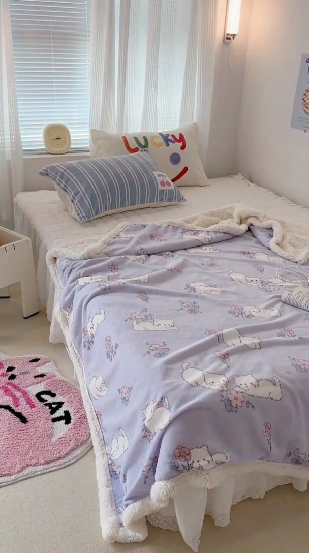 91家纺网 家纺一手货源 找家纺 昔可家纺 2023新款ins风牛奶绒羊羔绒印花毛毯（风格一） 花花小猫咪