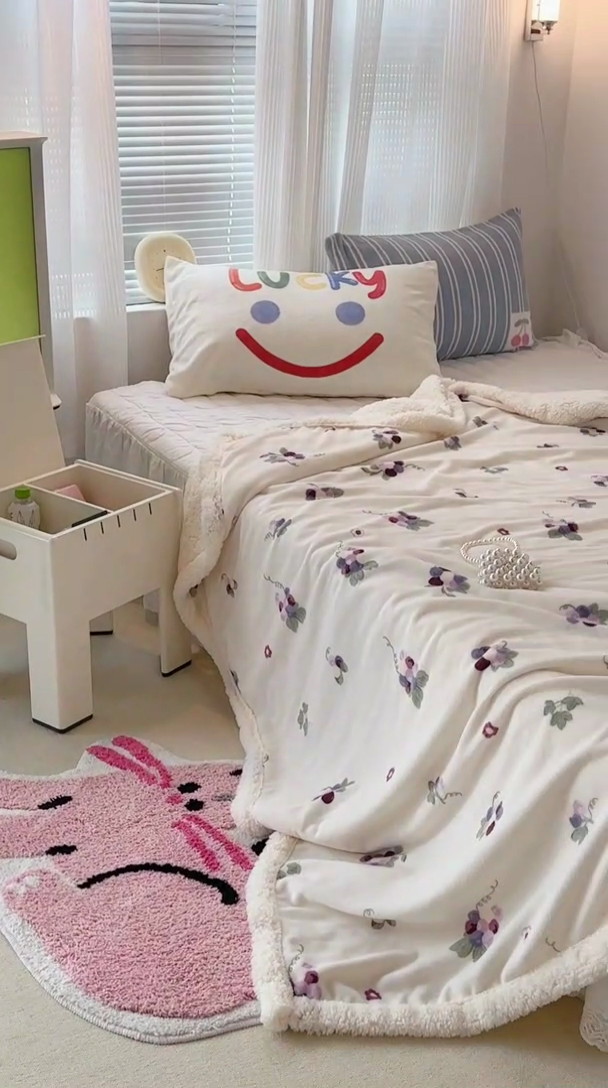 91家纺网 家纺一手货源 找家纺 昔可家纺 2023新款ins风牛奶绒羊羔绒印花毛毯（风格一） 紫色葡萄