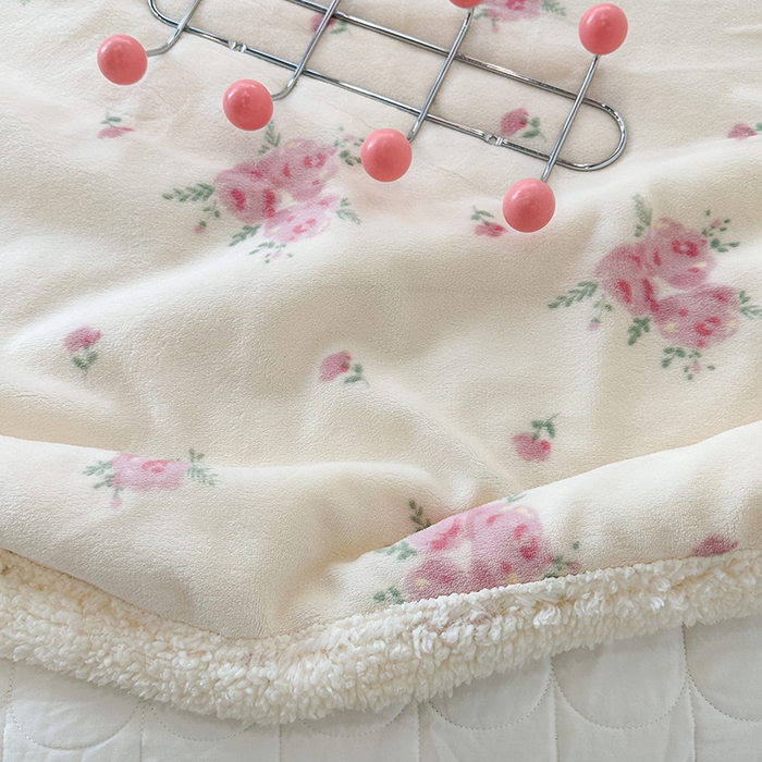 91家纺网 家纺一手货源 找家纺 昔可家纺 2023新款ins风牛奶绒羊羔绒印花毛毯（风格一） 午后茶花