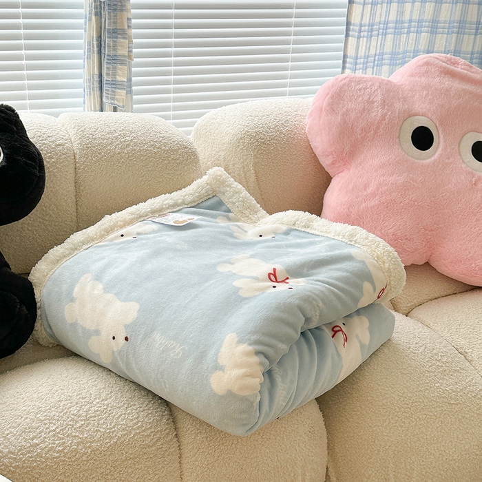 91家纺网 家纺一手货源 找家纺 昔可家纺 2023新款ins风牛奶绒羊羔绒印花毛毯（风格二） 丝带小兔蓝