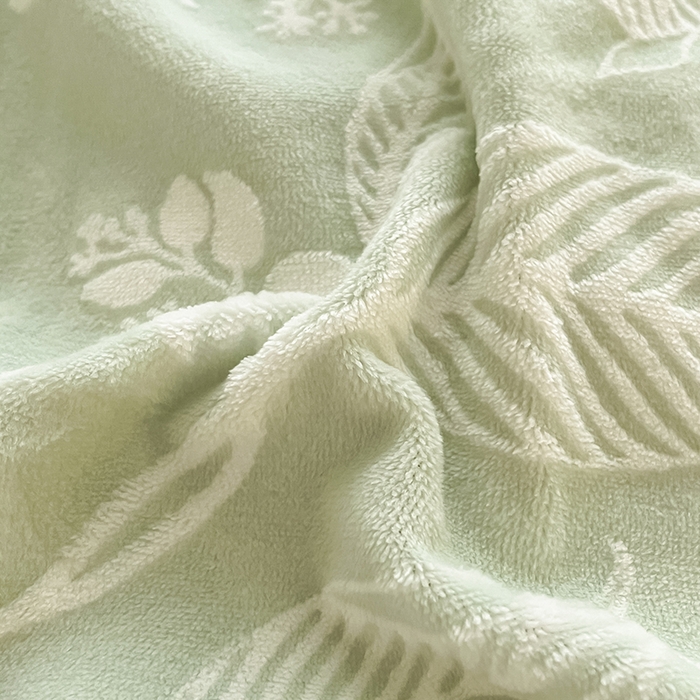 91家纺网 家纺一手货源 找家纺 琪格格纺织 2024新款暖绒蓄热全消光雕花绒花边四件套-雕花绒花边 雕花绒花边 迪娅妮 浅绿