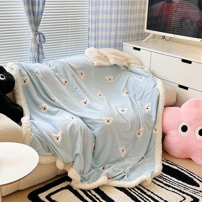 91家纺网 家纺一手货源 找家纺 昔可家纺 2023新款ins风牛奶绒羊羔绒印花毛毯（风格二） 蓝底小白熊