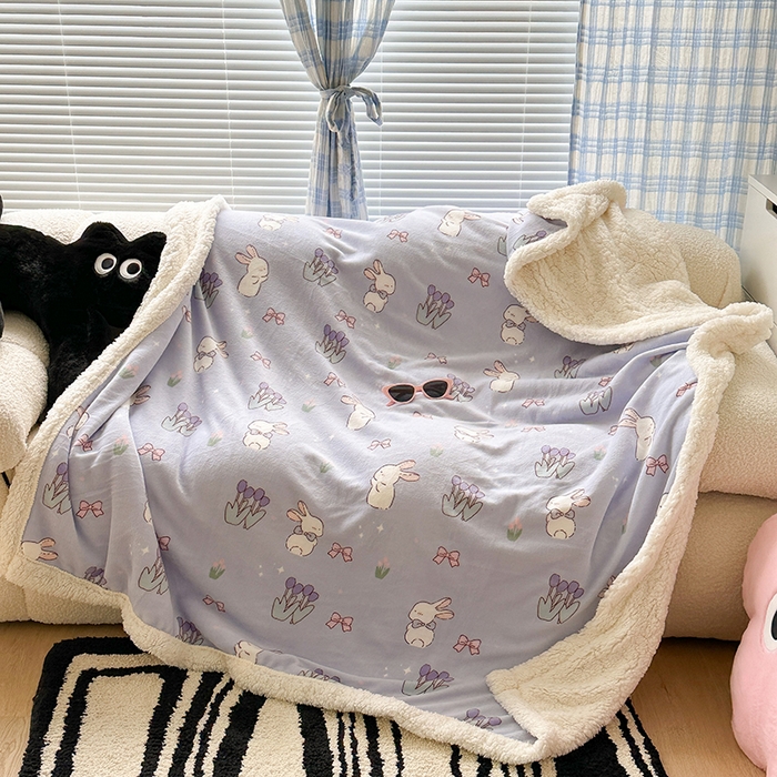 91家纺网 家纺一手货源 找家纺 昔可家纺 2023新款ins风牛奶绒羊羔绒印花毛毯（风格二） 萌萌紫底郁金香兔