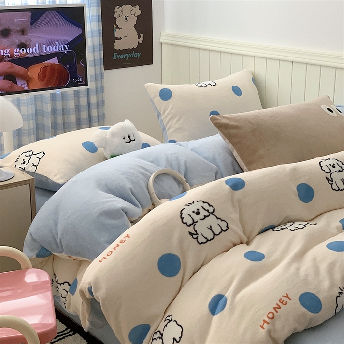 91家纺网 家纺一手货源 找家纺 星期八 2023新款210g双面牛奶绒印花四件套 波点狗狗