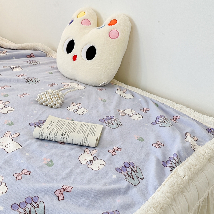 91家纺网 家纺一手货源 找家纺 昔可家纺 2023新款ins风牛奶绒羊羔绒印花毛毯（风格一） 萌萌紫底郁金香兔