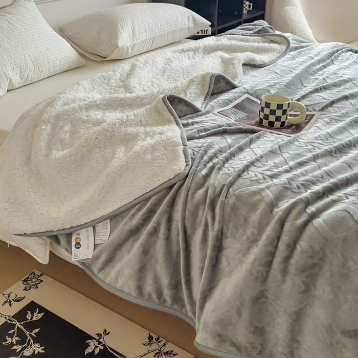 91家纺网 家纺一手货源 找家纺 宜家坊新款秋冬高克重法莱绒羊羔绒立体剪花纯色多功能毛毯 绅士灰