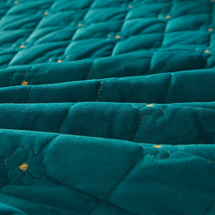 91家纺网 家纺一手货源 找家纺 罗艺轩 2024新款花季宝宝绒全套夹棉絎缝加厚系列床裙三件套 橄榄绿