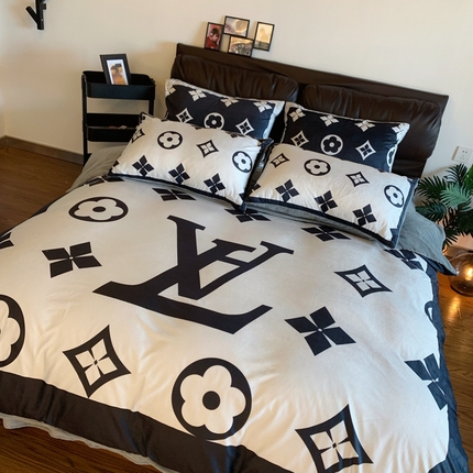 91家纺网 家纺一手货源 找家纺 色鬼 2023新款潮牌印花牛奶绒四件套直播 乔西白