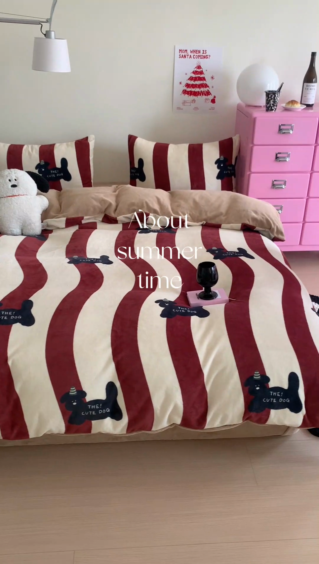 91家纺网 家纺一手货源 找家纺 星期八 2023新款210g双面牛奶绒印花四件套 条纹狗狗红