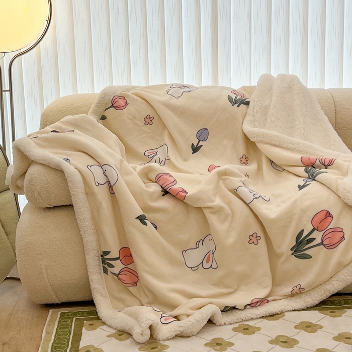 91家纺网 家纺一手货源 找家纺 昔可家纺 2023新款ins风牛奶绒羊羔绒印花毛毯（风格二） 粉粉郁金兔
