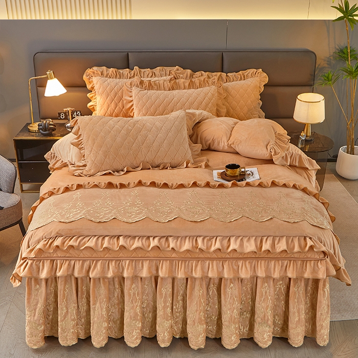 91家纺网 家纺一手货源 找家纺 罗艺轩 2024新款欧洲风情宝宝绒可拆卸夹棉床裙四件套 香槟金