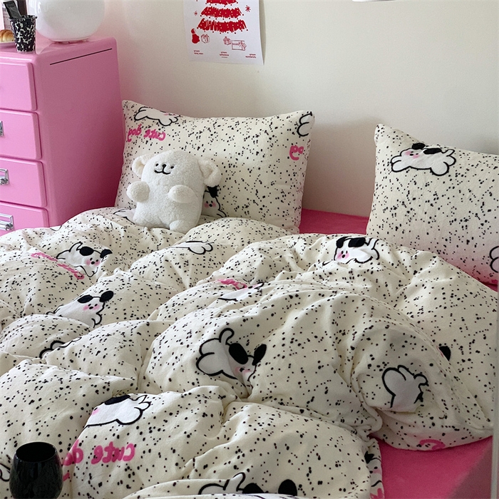 91家纺网 家纺一手货源 找家纺 星期八 2023新款210g双面牛奶绒印花四件套 cute dog