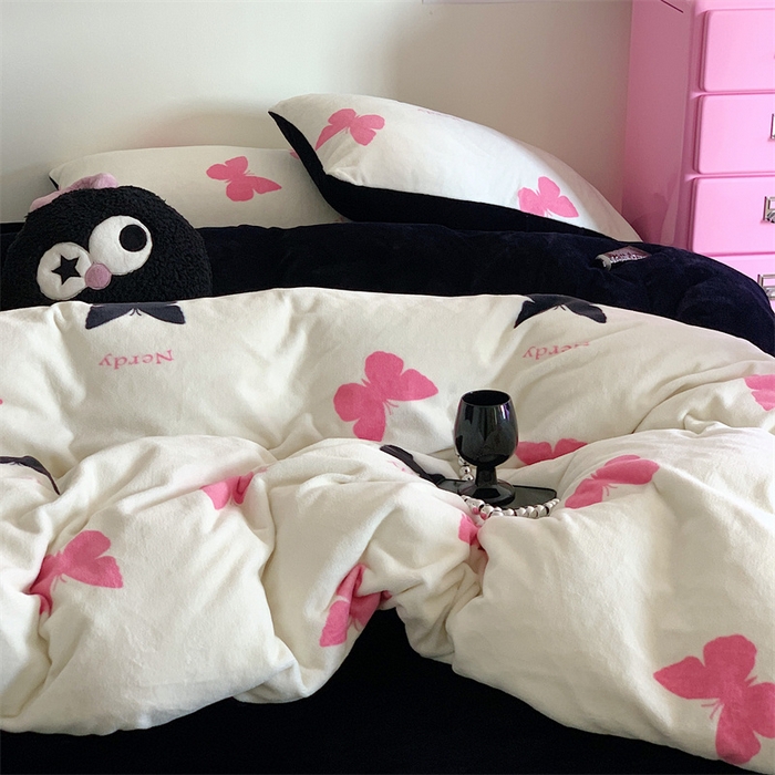 91家纺网 家纺一手货源 找家纺 星期八 2023新款210g双面牛奶绒印花四件套 蝴蝶