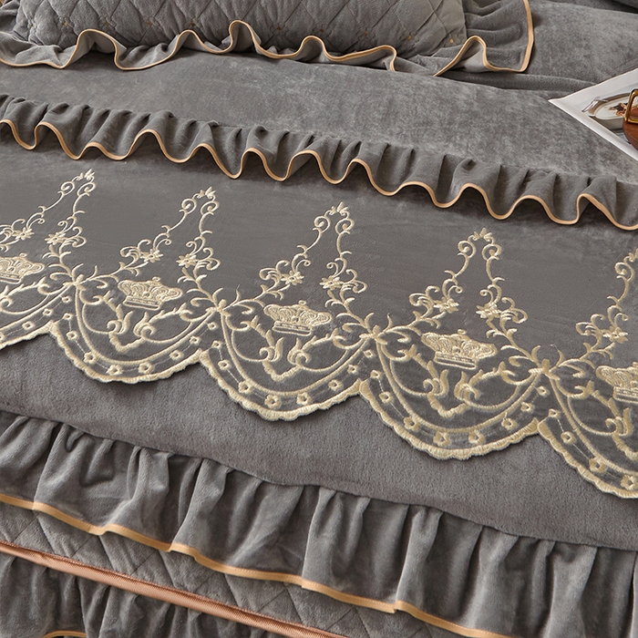 91家纺网 家纺一手货源 找家纺 罗艺轩 2024新款欧洲风情宝宝绒可拆卸夹棉床裙四件套 高级灰