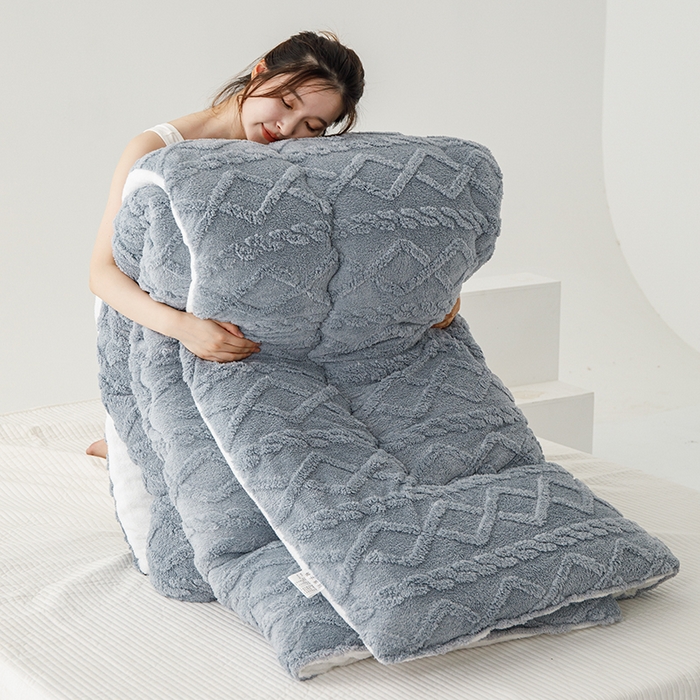 91家纺网 家纺一手货源 找家纺 雅蔓依 2025新款塔芙绒羊羔绒冬被被子被芯 典雅灰