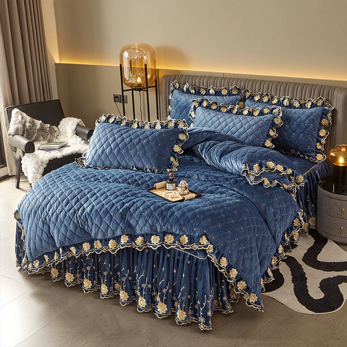 91家纺网 家纺一手货源 找家纺 罗艺轩 2024新款花季宝宝绒全套夹棉絎缝加厚系列床裙套件 宝石蓝