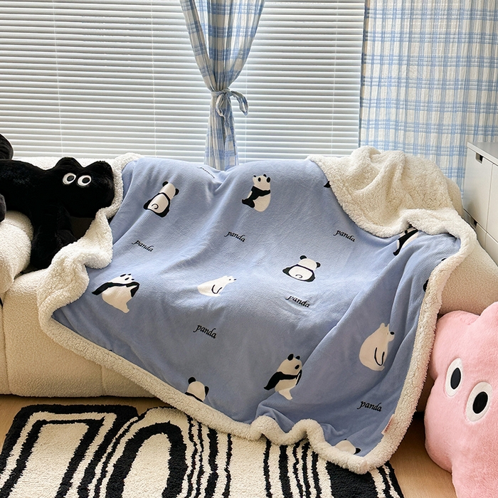 91家纺网 家纺一手货源 找家纺 昔可家纺 2023新款ins风牛奶绒羊羔绒印花毛毯（风格二） 蓝底熊猫