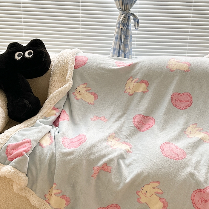 91家纺网 家纺一手货源 找家纺 昔可家纺 2023新款ins风牛奶绒羊羔绒印花毛毯（风格二） 萝莉爱心兔