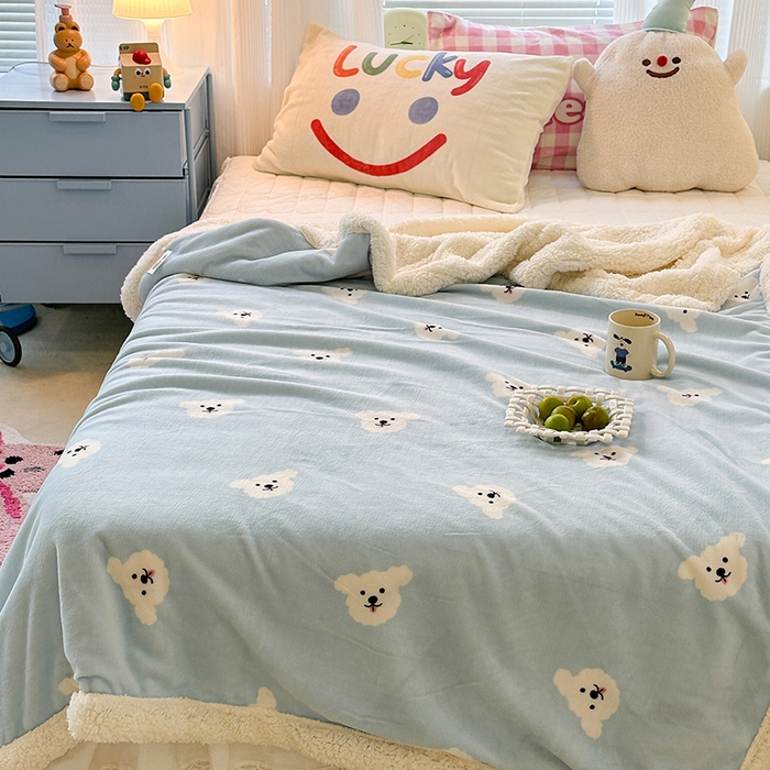 91家纺网 家纺一手货源 找家纺 昔可家纺 2023新款ins风牛奶绒羊羔绒印花毛毯（风格一） 蓝底小白熊