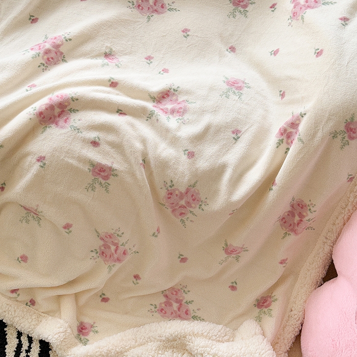91家纺网 家纺一手货源 找家纺 昔可家纺 2023新款ins风牛奶绒羊羔绒印花毛毯（风格二） 午后茶花