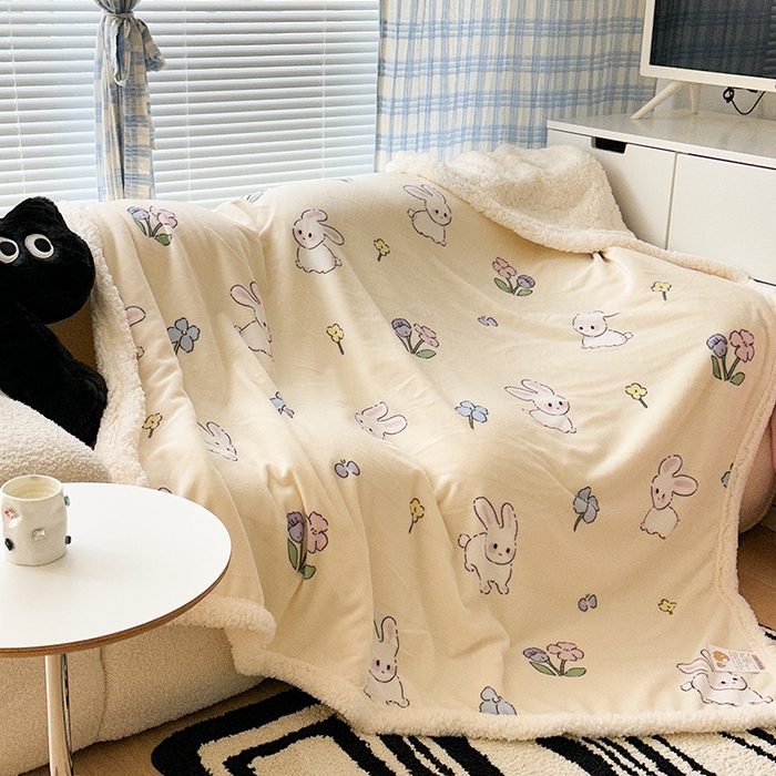 91家纺网 家纺一手货源 找家纺 昔可家纺 2023新款ins风牛奶绒羊羔绒印花毛毯（风格二） 花小兔