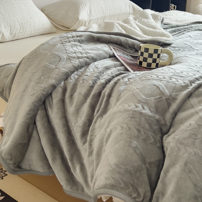 91家纺网 家纺一手货源 找家纺 宜家坊新款秋冬高克重法莱绒羊羔绒立体剪花纯色多功能毛毯 绅士灰