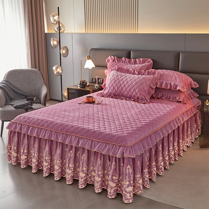 91家纺网 家纺一手货源 找家纺 罗艺轩 2024新款欧洲风情宝宝绒可拆卸夹棉床裙三件套 丁香紫