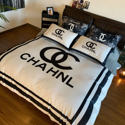 91家纺网 家纺一手货源 找家纺 色鬼 2023新款潮牌印花牛奶绒四件套直播 小香白