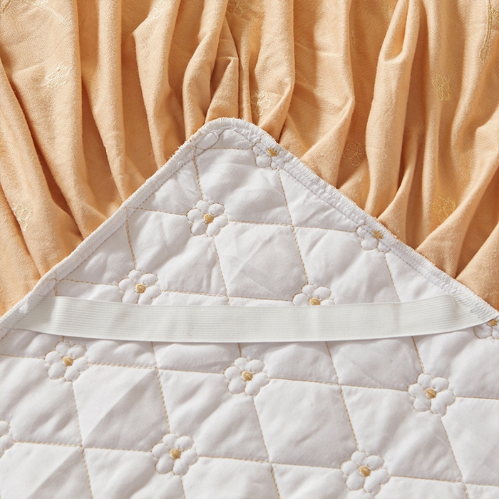 91家纺网 家纺一手货源 找家纺 罗艺轩 2024新款花季宝宝绒全套夹棉絎缝加厚系列床裙套件 香槟金