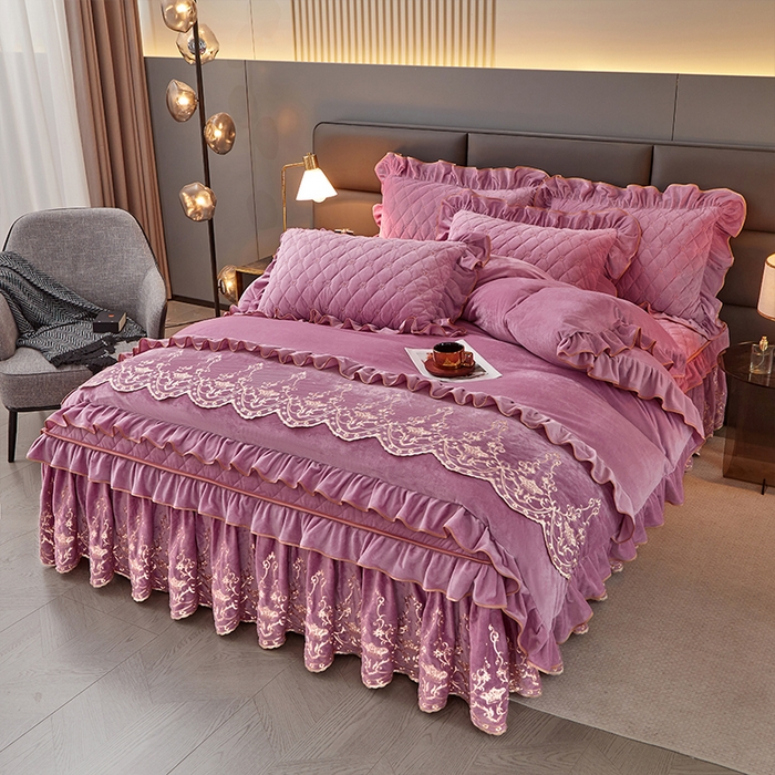 91家纺网 家纺一手货源 找家纺 罗艺轩 2024新款欧洲风情宝宝绒可拆卸夹棉床裙四件套 丁香紫