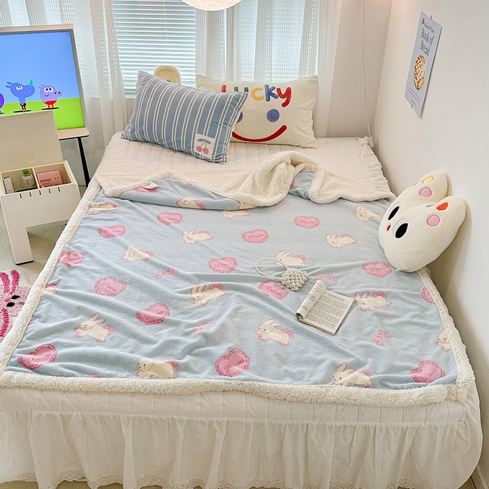 91家纺网 家纺一手货源 找家纺 昔可家纺 2023新款ins风牛奶绒羊羔绒印花毛毯（风格一） 萝莉爱心兔