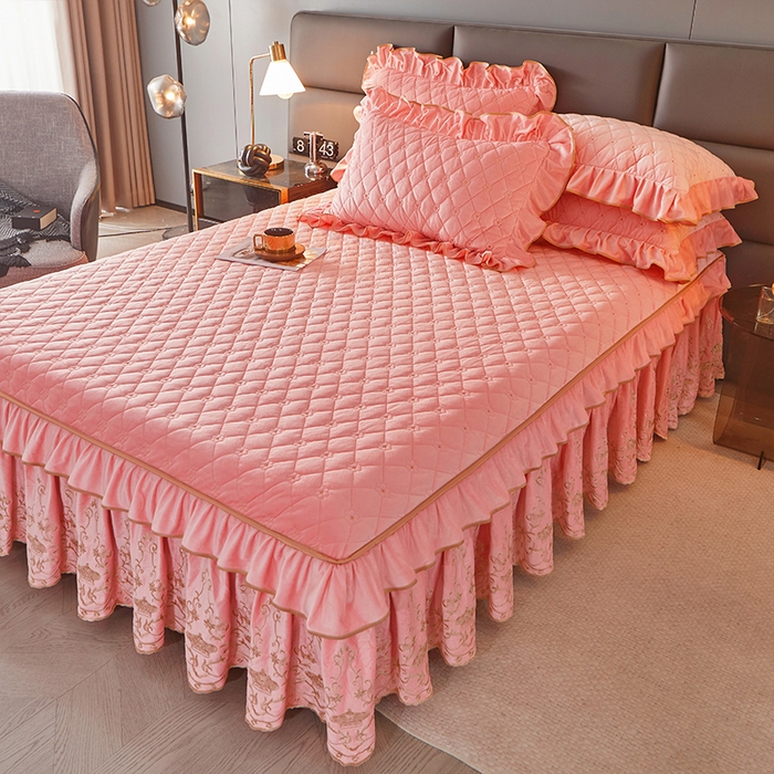 91家纺网 家纺一手货源 找家纺 罗艺轩 2024新款欧洲风情宝宝绒可拆卸夹棉床裙三件套 樱花粉