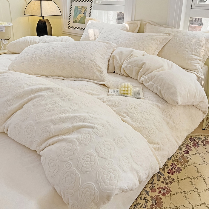 91家纺网 家纺一手货源 找家纺 寐居家纺 2023年高克重烂花牛奶绒四件套 韩式玫瑰-米白