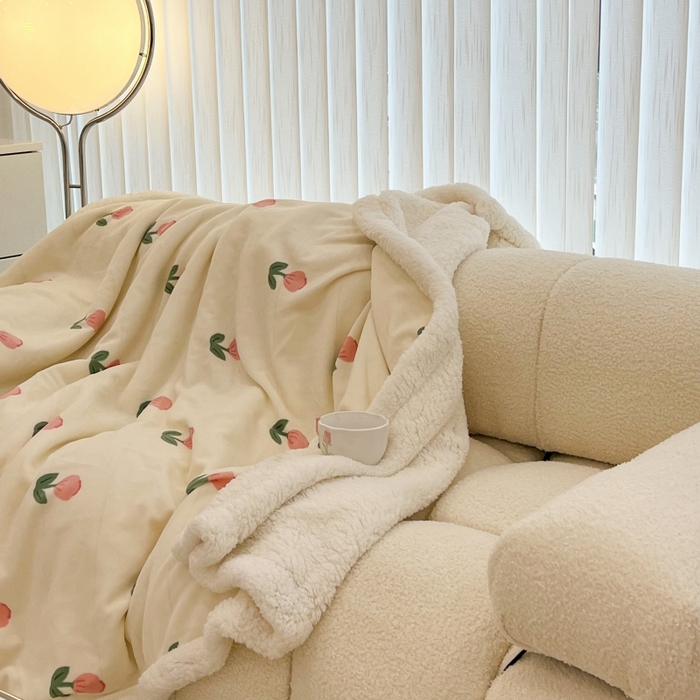 91家纺网 家纺一手货源 找家纺 昔可家纺 2023新款ins风牛奶绒羊羔绒印花毛毯（风格二） 粉嫩小郁金