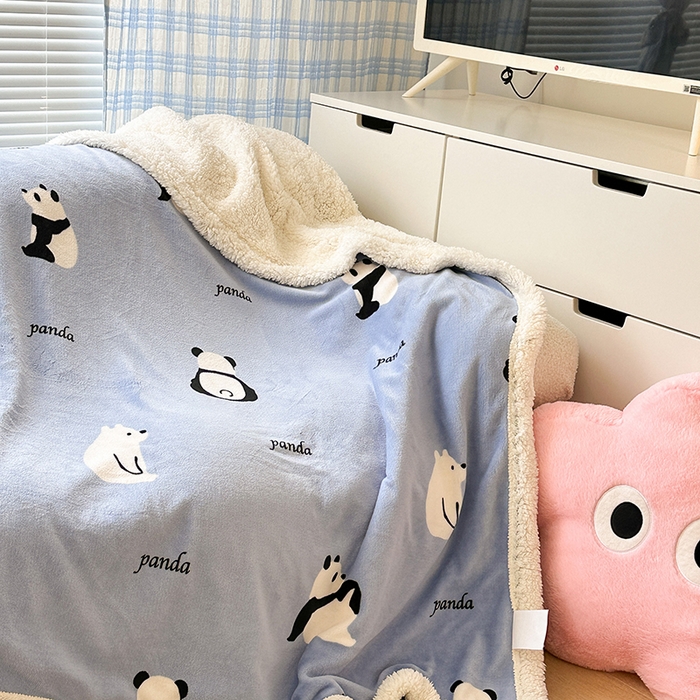 91家纺网 家纺一手货源 找家纺 昔可家纺 2023新款ins风牛奶绒羊羔绒印花毛毯（风格二） 蓝底熊猫